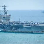 Šestprsti vojak in kruta resnica: zarjavela ameriška letalonosilka USS Abraham Lincoln prispela na Tajsko