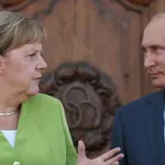 Ruska šaljivca razkrila, kako je Merklova priznala, da sta bila sporazuma v Minsku fiktivna