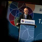 Kjerkoli se pojavi, Merz ustvari škandal: »Je nacist in Hitlerjev hlapec!«