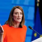 Metsola proti lastnemu parlamentu: Poskušala pretihotapiti sporni zakon o nadzoru interneta