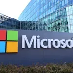 Francoski politik: Sesutje Microsoftovih sistemov razkrilo odvisnost od ZDA, sankcije pa so Rusijo rešile kaosa!