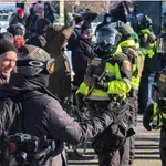 Smrtni strelski incident, v katerega so bili vpleteni ameriški zvezni agenti, sprožil nove proteste v Minneapolisu