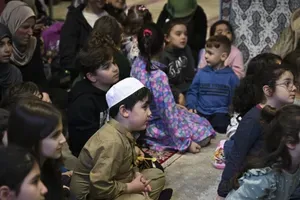 Verska vojna v nemških šolah: Vse več učencev se zaradi strahu spreobrača v islam