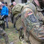 Elitna nemška enota pod preiskavo zaradi mamil, spolnega nadlegovanja in nacističnih pozdravov