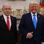 Iran izstrelil močne balistične rakete, Izrael cenzurira posnetke, gori pri Tel Avivu... Se je Trump prelevil v Nerona?