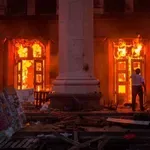 Ulice Odese nadzorujejo fašistične organizacije, iz spomenika Katarini II pa delajo značke v slavo požiga!