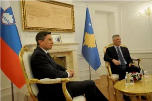 Pristranski in iz »regije«: Zakaj Pahor ne bi smel biti posrednik med Beogradom in Prištino