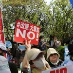 »Takaichi, odstopi!« Na tisoče demonstrantov v Tokiu proti militarizaciji