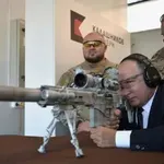 Zelenski zagrozil ruskemu civilnemu letalstvu in pozval k pogajanjem, Putin: »S teroristi se ne pogajamo!«