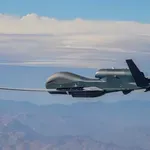 Izvidniški brezpilotni letalnik Nata RQ-4D po letu nad Črnim morjem izgubil stik