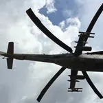 Boj upornikov v zaledju: Vojake ukrajinskih oboroženih sil, ki se usposabljajo z Natom, po napadih evakuirali s helikopterji