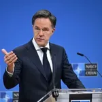 Rutte na izpitu: Da bi ugodil Trumpu, pritiska na obrambno industrijo EU