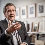 Nekdanji nemški kancler pozval k obnovi sodelovanja z Rusijo