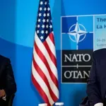 Rutte se gre klečeplazit k Trumpu: Kaj se bo zgodilo z NATO paktom?