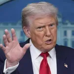 Pogajalska taktika ali vojna? Trump razglasil zaprtje celotnega venezuelskega zračnega prostora