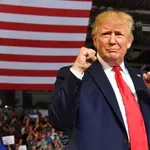 »Razbijamo jih«: Trump napovedal še močnejše napade na Iran in razkril, kaj ga je presenetilo