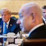 »Vsi te imajo poln kufer, Bibi«: Trump grozi Netanjahuju z »ločitvijo«?
