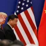 Kitajska vrnila udarec, ameriški imperij na kolenih: Trumpove carine šle rakom žvižgat