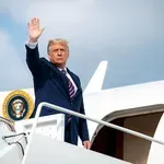Pentagon preganja žvižgača zaradi letala za Trumpa