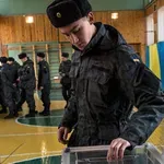 Začetek vstaje v Kijevu? Nekdanji obrambni minister poziva Zelenskega k odpravi prepovedi volitev