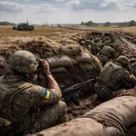 Brez hrane, streliva in podpore: Ukrajinski vojaki dvgnili rusko zastavo in prestopili na rusko stran
