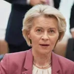 Ursula zbežala pred novinarjem Sputnika: To vprašanje je bilo pretežko zanjo