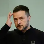 Zelenskega sumijo, da se skrivaj že pripravlja na volitve, istočasno pa predlaga odlog volitev