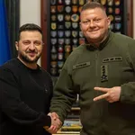 Nova faza notranjih razprtij v Kijevu, Medvedjev sporoča: »Pripravite kokice!«