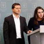 Nekdanja tiskovna predstavnica o Zelenskem: Boji se konca konflikta, vlada z vojno in strahom