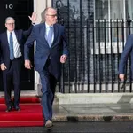 Mračno vzdušje in le dva tvita: O čem so razpravljali na Downing Streetu