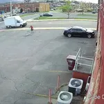 Padel s kolesa, nato pa izgubil živce: svojo jezo je stresel kar nad kolesom