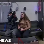 Osumljen tat med zaslišanjem potegnil pištolo na policista