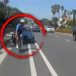 BMW divjal proti kolesarjem