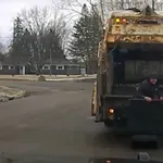 Nihče ni pričakoval, da se v smeteh skriva človek