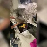 Pa samo malo se je hotela pohvalit, kako zna obrniti omleto