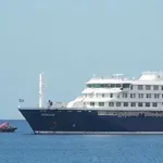Luksuzna križarka, ki je bila središče izbruha hantavirusa, je bila evakuirana
