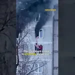 Dramatično reševanje iz stanovanja, ki so ga zajeli ognjeni zublji