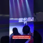 Robot zapleše “moonwalk”, strašno pade