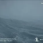Dron posnel neverjeten videoposnetek oceana, ko je divjal orkan
