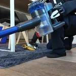 Bi najeli robota, da vam očisti stanovanje? Zdaj je to že mogoče …