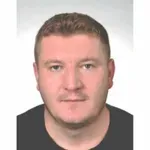 Partnerki je prerezal vrat, policija išče osumljenca na fotografiji