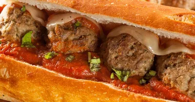 Szaftos, olasz húsgolyó rengeteg zöldfűszerrel: szendvicsbe is pakolhatod