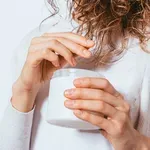 3 jednostavna načina za korištenje kokosovog ulja za umirivanje suhog vlasišta