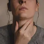 Kako boli štitnjača? Ova vrsta boli u vratu može ukazivati na upalu ili poremećaj