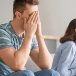Postporođajna depresija kod očeva: Zašto se neki muškarci emocionalno udalje nakon dolaska bebe?