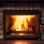 Ako vyčistiť krbové sklo? Budete prekvapení – ide to aj s minimálnymi nákladmi!