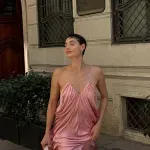 Roze satenska haljina iz Zare: Komad leta koji je preplavio društvene mreže