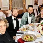 Нешка е в Рупите, разказва как леля Ванга е тропала по масата