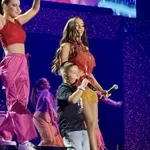 Синът на Галена падна от сцената, но взриви 15 000 с „Хавана тропикана“ (ХИТ ВИДЕО)