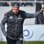 Връща ли се Любо Пенев начело на националния?